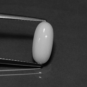 Corail blanc naturelle coupe ovale, 1,82 ct, opaque