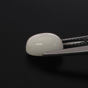 Corail Blanc naturelle Coupe ovale, 2.00 ct, Opaque