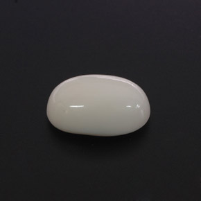 Corail blanc naturelle coupe ovale, 2,68 ct, opaque
