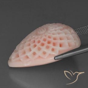 Corail Rose chair naturelle Forme fantaisie, 28.43 ct, Opaque