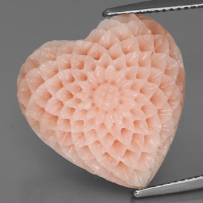 Corail rose naturelle forme de coeur, 22,67 ct, opaque