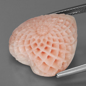 Corail rose naturelle forme de coeur, 22,67 ct, opaque