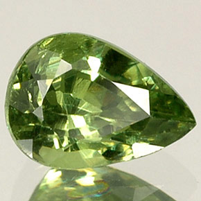 Grenat démantoïde vert naturelle en forme de poire, 0,76 ct, VS-SI
