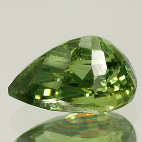 Grenat démantoïde vert naturelle en forme de poire, 0,76 ct, VS-SI
