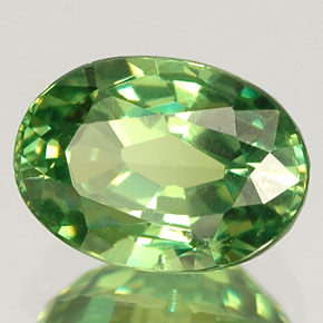 Grenat démantoïde vert naturelle coupe ovale, 1,47 ct, VS