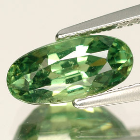 Grenat démantoïde vert naturelle coupe ovale, 2,35 ct, VS