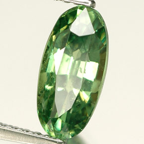 Grenat démantoïde vert naturelle coupe ovale, 2,35 ct, VS