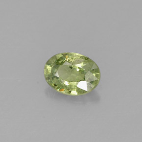 Grenat démantoïde vert naturelle coupe ovale, 0,33 ct, VS-SI