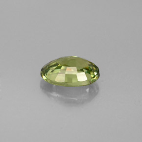 Grenat démantoïde vert naturelle coupe ovale, 0,53 ct, VS