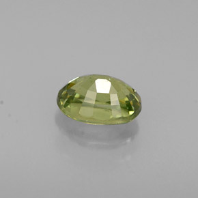 Grenat démantoïde vert naturelle coupe ovale, 0,68 ct, VS
