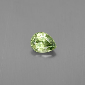 Grenat démantoïde vert naturelle en forme de poire, 0,43 ct, VS