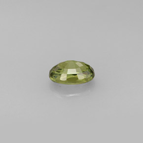 Grenat démantoïde vert naturelle coupe ovale, 0,67 ct, VS