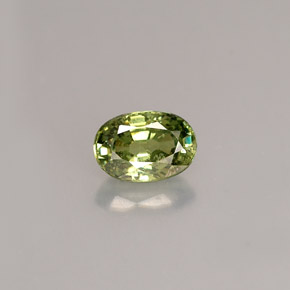 Grenat démantoïde vert naturelle coupe ovale, 0,68 ct, VS-SI