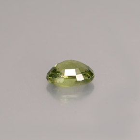 Grenat démantoïde vert naturelle coupe ovale, 0,68 ct, VS-SI