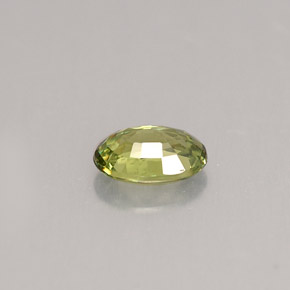 Grenat démantoïde vert naturelle coupe ovale, 0,59 ct, VS