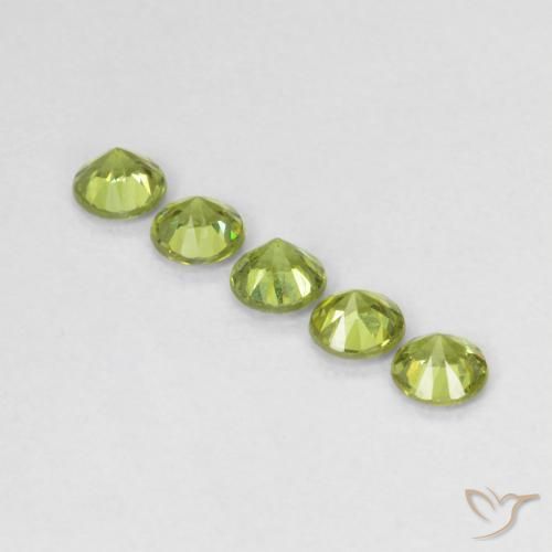 Shop natural 0.79ct Vert éclatant Grenat démantoïde gems, Tour, from Namibie at GemSelect. In stock, global shipping!
