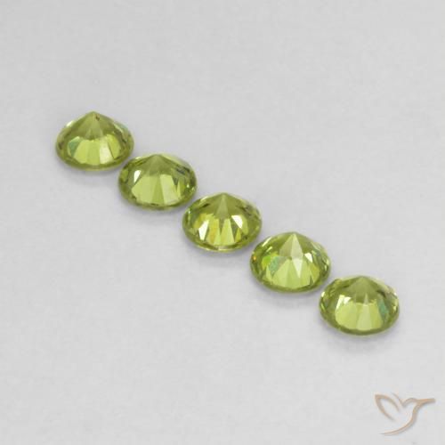 Shop natural 0.80ct Vert éclatant Grenat démantoïde gems, Tour, from Namibie at GemSelect. In stock, global shipping!