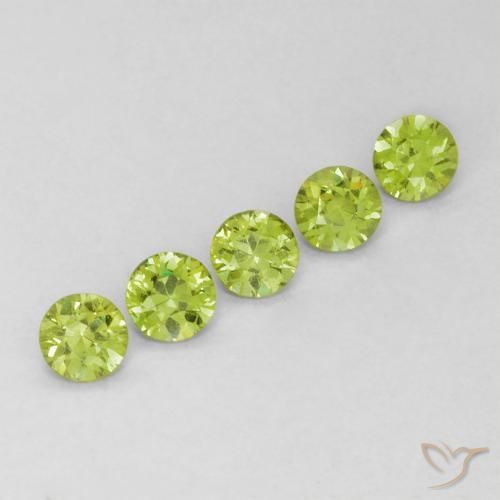 Shop natural 0.73ct Vert éclatant Grenat démantoïde gems, Tour, from Namibie at GemSelect. In stock, global shipping!