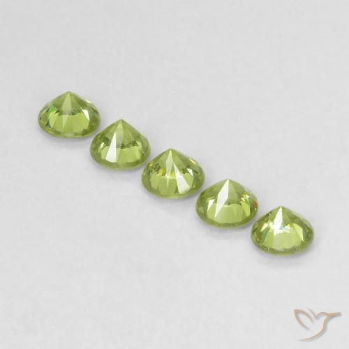 Shop natural 0.78ct Vert moyen Grenat démantoïde gems, Tour, from Namibie at GemSelect. In stock, global shipping!