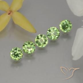 Shop natural 1.44ct Vert chaud Grenat démantoïde gems, Tour, from Namibie at GemSelect. In stock, global shipping!