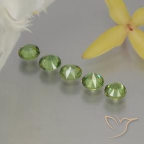 Shop natural 1.44ct Vert chaud Grenat démantoïde gems, Tour, from Namibie at GemSelect. In stock, global shipping!