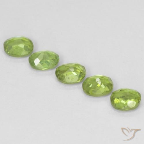 Shop natural 1.33ct Vert éclatant Grenat démantoïde gems, ovale, from Namibie at GemSelect. In stock, global shipping!