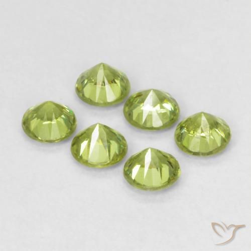 Shop natural 0.96ct Vert moyen Grenat démantoïde gems, Tour, from Namibie at GemSelect. In stock, global shipping!