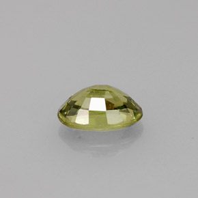 Grenat démantoïde vert naturelle coupe ovale, 0,68 ct, VS