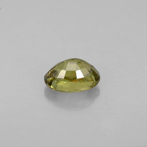 Grenat démantoïde vert naturelle coupe ovale, 0,71 ct, VS