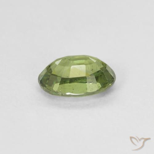 Grenat démantoïde Vert jaunâtre naturelle ovale, 0.61 ct, VS