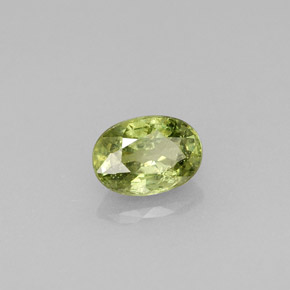 Grenat démantoïde vert naturelle coupe ovale, 0,67 ct, VS