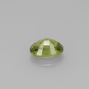 Grenat démantoïde vert naturelle coupe ovale, 0,67 ct, VS