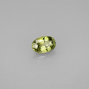 Grenat démantoïde vert naturelle coupe ovale, 0,65 ct, VS
