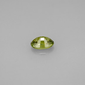Grenat démantoïde vert naturelle coupe ovale, 0,65 ct, VS
