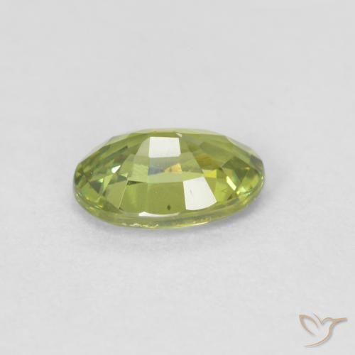 Grenat démantoïde Medium Light Green naturelle ovale, 0.60 ct, VS