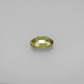Grenat démantoïde vert naturelle coupe ovale, 0,63 ct, VS