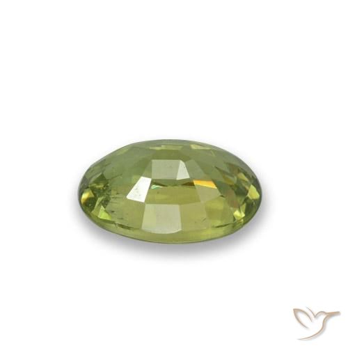 Grenat démantoïde Vert jaunâtre naturelle ovale, 0.60 ct, VS