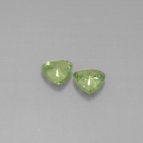 Achetez naturel ct vert grenat démantoïde gems, trillion, en provenance namibie chez gemselect. en stock, livraison internationale!