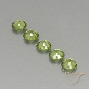 Shop natural 1.34ct Vert forêt léger Grenat démantoïde gems, Tour, from Namibie at GemSelect. In stock, global shipping!