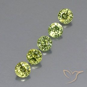 Shop natural 1.48ct Vert vif et léger Grenat démantoïde gems, Tour, from Namibie at GemSelect. In stock, global shipping!