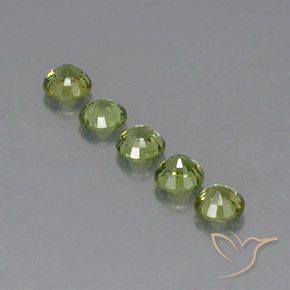 Shop natural 1.48ct Vert vif et léger Grenat démantoïde gems, Tour, from Namibie at GemSelect. In stock, global shipping!