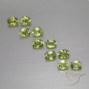 Shop natural 2.37ct Vert moyen Grenat démantoïde gems, ovale, from Namibie at GemSelect. In stock, global shipping!