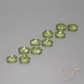Shop natural 2.37ct Vert moyen Grenat démantoïde gems, ovale, from Namibie at GemSelect. In stock, global shipping!