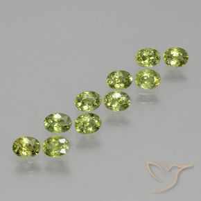 Shop natural 2.31ct Vert jaunâtre Grenat démantoïde gems, ovale, from Namibie at GemSelect. In stock, global shipping!