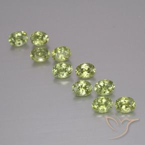 Shop natural 2.13ct Vert moyen Grenat démantoïde gems, ovale, from Namibie at GemSelect. In stock, global shipping!