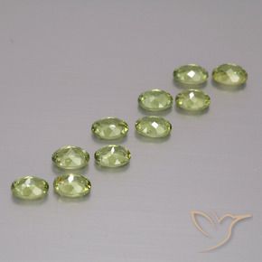 Shop natural 2.09ct Vert chaud et terreux Grenat démantoïde gems, ovale, from Namibie at GemSelect. In stock, global shipping!
