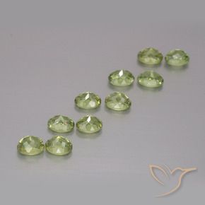 Shop natural 2.51ct Vert moyen Grenat démantoïde gems, ovale, from Namibie at GemSelect. In stock, global shipping!
