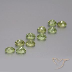 Shop natural 2.65ct Vert chaud et terreux Grenat démantoïde gems, ovale, from Namibie at GemSelect. In stock, global shipping!