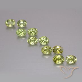 Shop natural 2.40ct Vert chaud et terreux Grenat démantoïde gems, ovale, from Namibie at GemSelect. In stock, global shipping!
