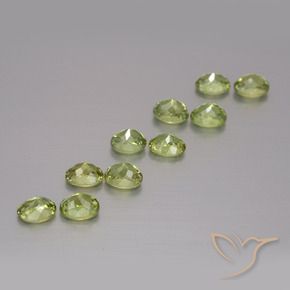 Shop natural 2.40ct Vert chaud et terreux Grenat démantoïde gems, ovale, from Namibie at GemSelect. In stock, global shipping!